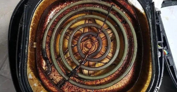 Hiểm họa khôn lường khi bỏ quên vệ sinh mâm nhiệt nồi chiên không dầu