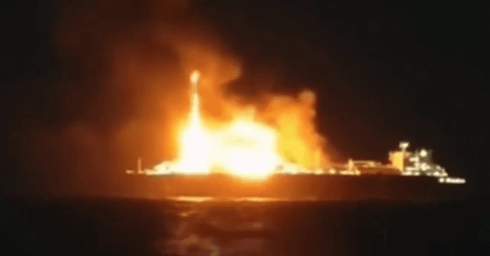 Tàu chở khí hóa lỏng của Nga bốc cháy trên biển Địa Trung Hải