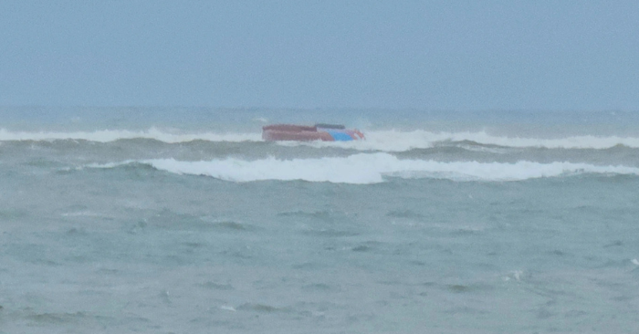 Một ngư dân tử vong sau khi tàu cá bị lật tại cửa biển Nhật Lệ