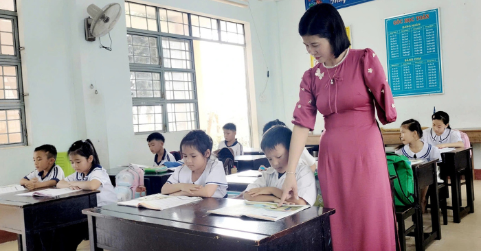 Nghị lực của nữ giáo viên âm nhạc mất một cánh tay tại Gia Lai