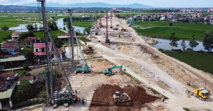 Đổi công nghệ xử lý đất yếu tại cao tốc Vũng Áng - Bùng