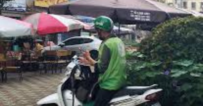 Hành động trung thực của một tài xế xe ôm tại Sài Gòn