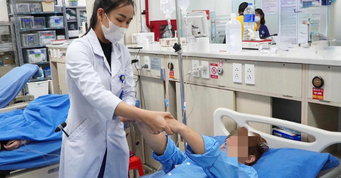 Thái Nguyên: Cấp cứu nam thanh niên bị co giật kéo dài do khí cười