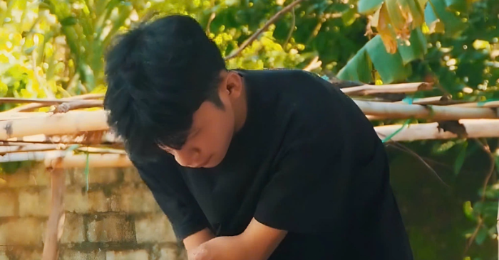 Nghị lực sống phi thường của chàng trai nấu ăn bằng đôi chân