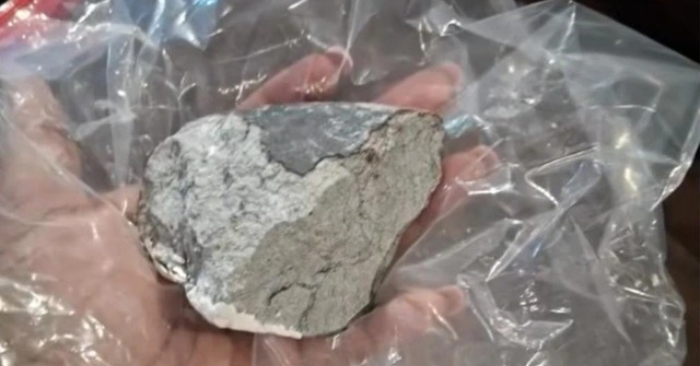 Thiên thạch Texas lao xuống Houston mảnh vỡ xuyên thủng nhà dân