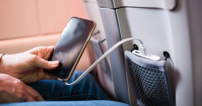 Sạc dự phòng trên máy bay quy định mới cần biết