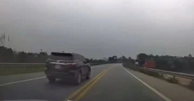 Tài xế xe biển xanh vượt ẩu bị phạt 5 triệu đồng