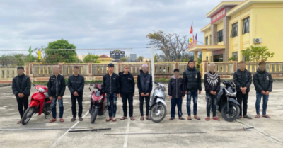 Nhóm thanh thiếu niên cầm kiếm rượt chém người trong đêm