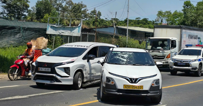 Nam thanh niên tại Lâm Đồng đập phá taxi vì mâu thuẫn với vợ