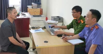 Nghệ An: Khởi tố người đàn ông dùng búa tấn công cảnh sát giao thông