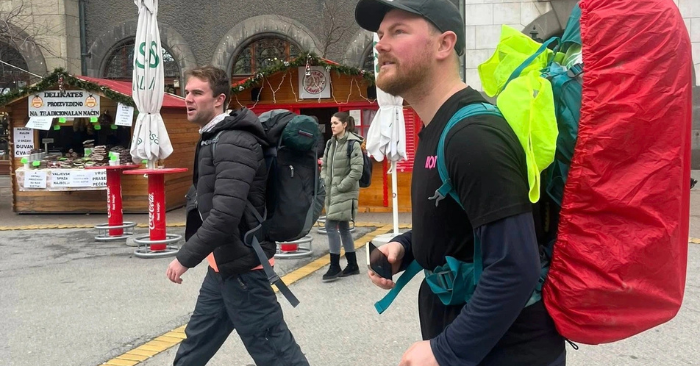 Hành trình đi bộ từ Anh sang Việt Nam của chàng trai Luke Deakin