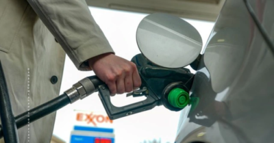 Giá dầu thế giới vượt mốc 100 USD/thùng vì căng thẳng Trung Đông