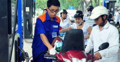 Giá xăng dầu: Việt Nam giảm thuế và xả quỹ để hạ nhiệt thị trường