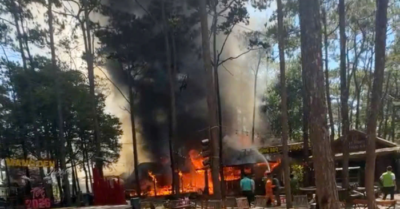 Lửa thiêu rụi nhiều ki-ốt tại khu kinh tế đêm Măng Đen