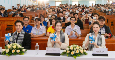 Hoa hậu Kỳ Duyên và Phương Anh truyền cảm hứng đọc sách cho sinh viên