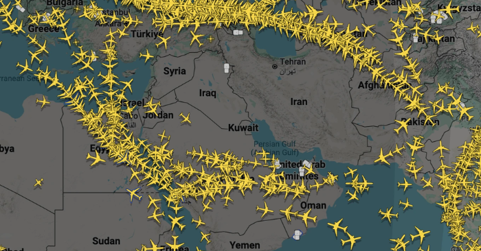 Hàng không thế giới rơi vào hỗn loạn khi các cửa ngõ Trung Đông đóng cửa