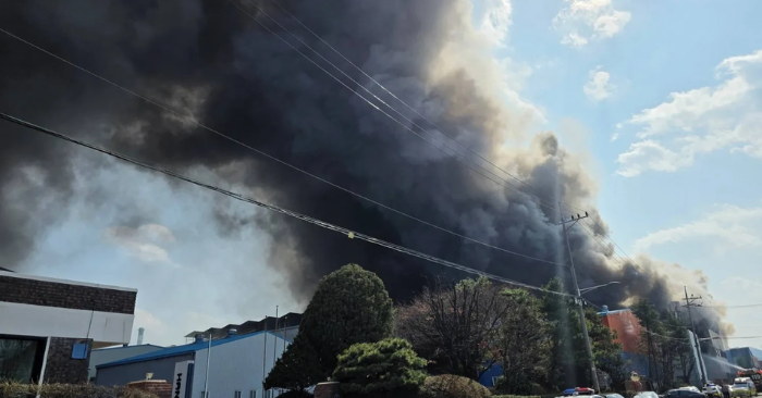 Hỏa hoạn tại nhà máy phụ tùng ô tô Hàn Quốc khiến 50 người bị thương