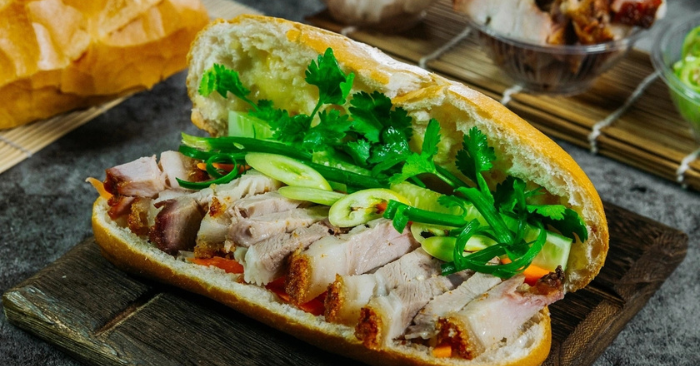 Ngộ độc bánh mì TPHCM tăng 54 ca