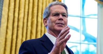 Washington cấp phép cho New Delhi thu mua dầu thô Nga đang kẹt trên biển