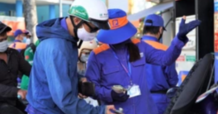 Liên bộ xả quỹ giúp giá xăng dầu giảm mạnh chiều nay