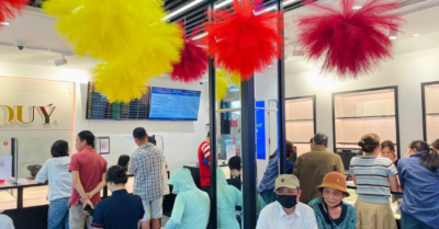 Giá vàng miếng chạm đỉnh 191 triệu, nhiều cửa tiệm “cháy” hàng.