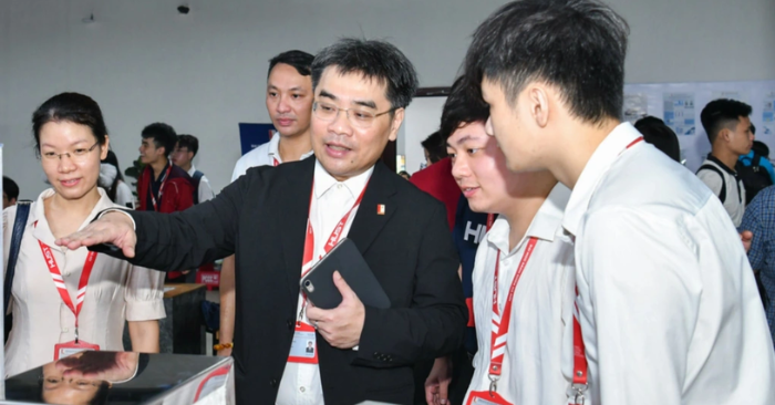 Đại học Bách khoa Hà Nội sẽ miễn học phí cho toàn bộ nghiên cứu sinh từ năm 2026 thông qua học bổng nhằm thúc đẩy nghiên cứu khoa học tại Việt Nam.