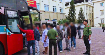 Công dân Việt Nam bị Mỹ trục xuất về nước – TP.HCM tiếp nhận 34 người