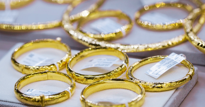 Biến động giá vàng quốc tế lao dốc do đồng USD mạnh nhất bốn tháng