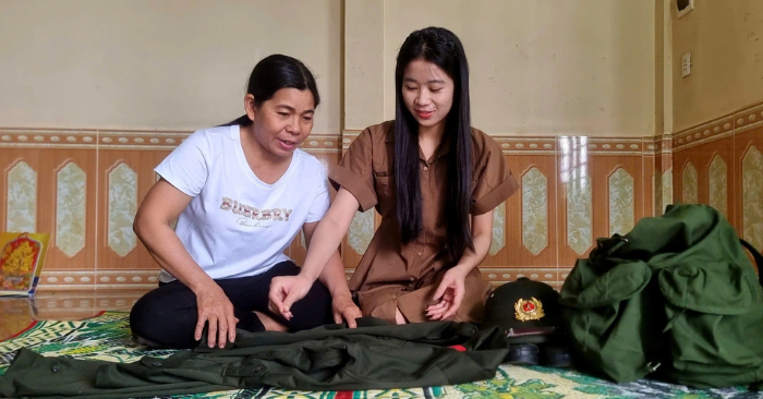 Nữ dược sĩ tình nguyện nhập ngũ gác bằng đại học