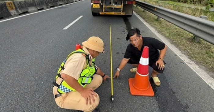 Tài xế bị phạt 13 triệu vì vi phạm quy định an toàn cao tốc