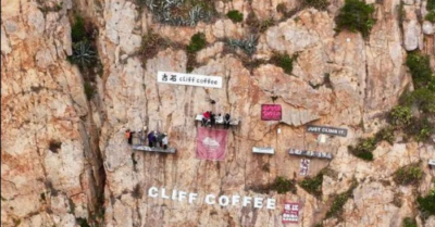 Quán cà phê cheo leo trên vách đá 60m tại Trung Quốc
