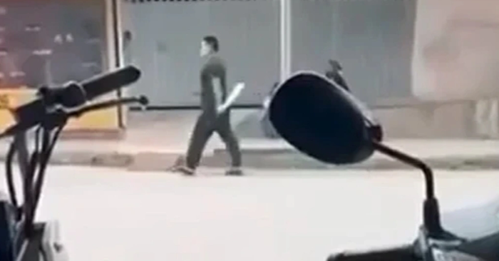 Nghệ an: Bắt giữ kẻ chém người trọng thương rồi cầm dao dạo phố