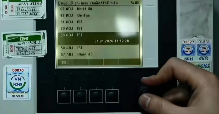Việt Nam: Phanh phui mạng lưới “phù phép” chỉ số ô nhiễm tại 59 doanh nghiệp