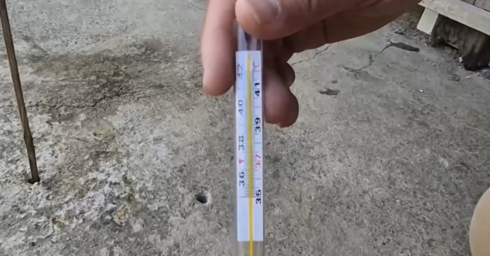 Vỉa hè nóng bất thường tại Hà Nội do cột thu lôi chạm dây điện