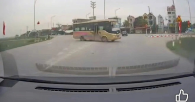 Phạt nguội xe khách vi phạm vạch kẻ đường tại Hải Phòng