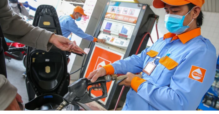 Việt Nam: Vì sao giá xăng dầu trong nước lội ngược dòng thế giới?
