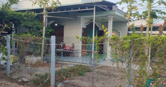 Người phụ nữ cầm búa đánh chồng tử vong nghi do ghen tuông