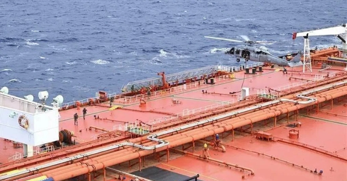 Lực lượng Mỹ đổ bộ lên hai tàu bị nghi liên quan đến Iran