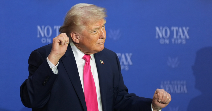 Iran đe dọa đóng cửa eo biển Hormuz và bác bỏ các tuyên bố của Tổng thống Trump