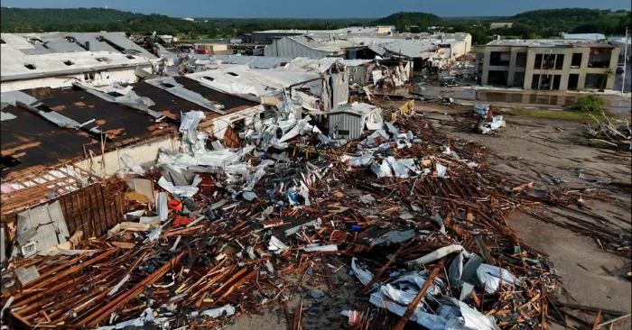 Lốc xoáy sức gió 233 km/h tàn phá thị trấn Mineral Wells