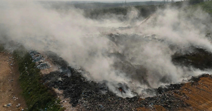 Bãi rác tại Quảng Trị cháy âm ỉ gây ô nhiễm khu dân cư