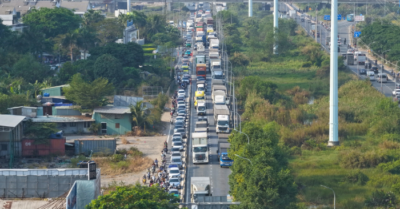 Xe đầu kéo gây tai nạn chắn ngang đường Võ Chí Công gây ùn tắc