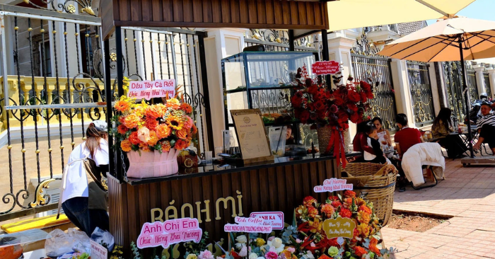 Bán bánh mì trong biệt thự tại Đà Lạt thu hút đông đảo thực khách