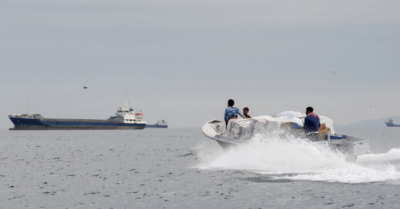 Mỹ phong tỏa eo biển Hormuz và yêu cầu Iran dừng làm giàu hạt nhân