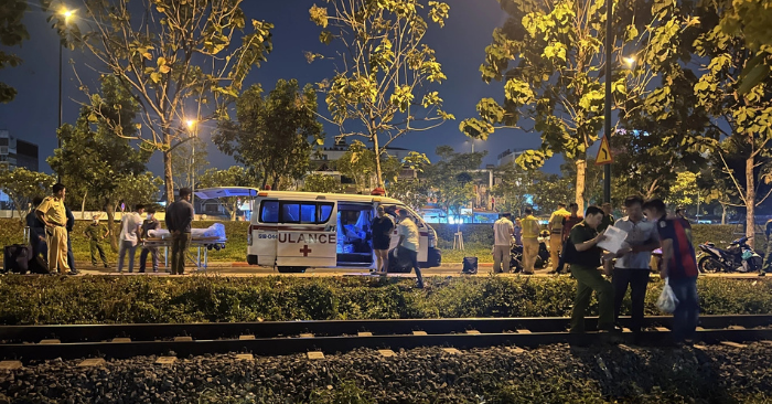 Tàu hỏa tông chết người ngồi trên đường ray tại thành phố Hồ Chí Minh