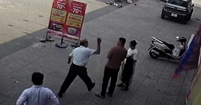 Công an Nghệ An triệu tập tài xế taxi dùng gạch tấn công hành khách