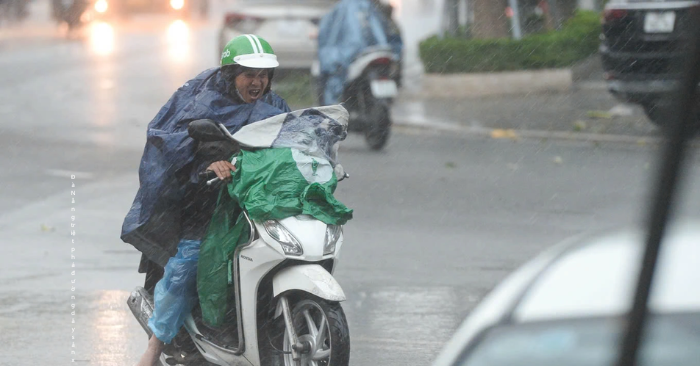 mưa đá, nắng nóng.