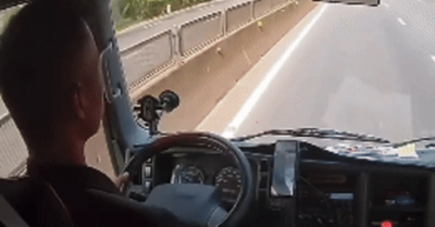 Tài xế Lý Văn Tố cứu bé gái băng ngang quốc lộ 1 tại Huế