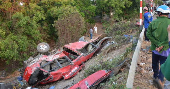Tai nạn xe khách thảm khốc tại Lâm Đồng khiến 4 người tử vong