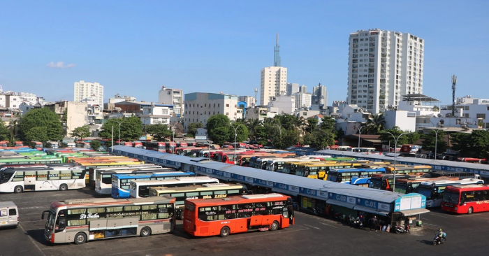 Xăng dầu giảm sâu khiến nhiều hãng xe và đường sắt đồng loạt hạ giá vé